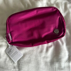 🆕🩷 Lululemon Everywhere Belt Bag Wild Berry